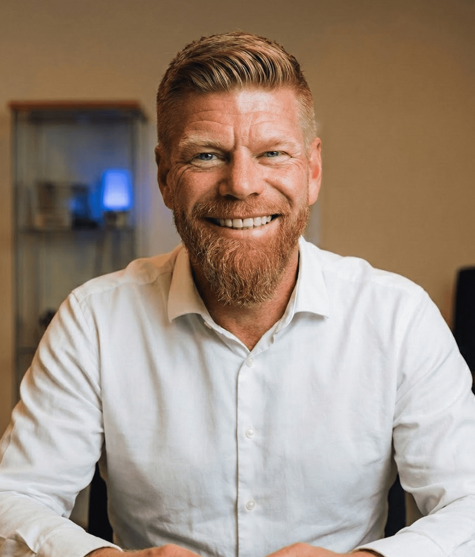Trond Magnus Gulbrandsen i hvid skjorte